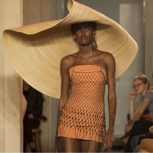 Elegant Oversized Straw Hat - Picture 5 of 5